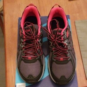 Woman's Asics Running Shoe Gel Venture 6